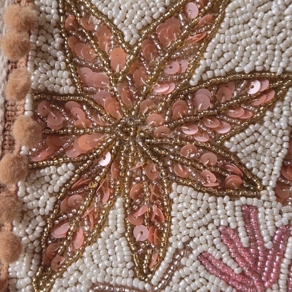 Unused America & Beyond Beaded Tote *BROKEN ZIPPER* - Picture 9 of 14